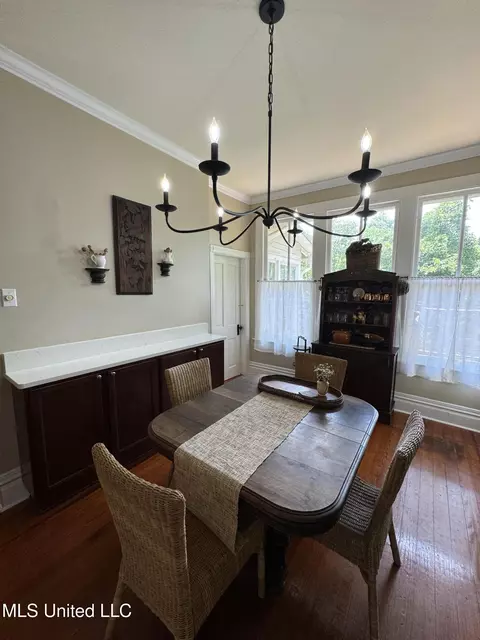 Dining - 304 Lambert St, Natchez, MS 39120 photo 2 of 2