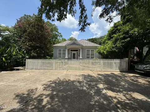 Exterior - 304 Lambert St, Natchez, MS 39120 photo 3 of 9