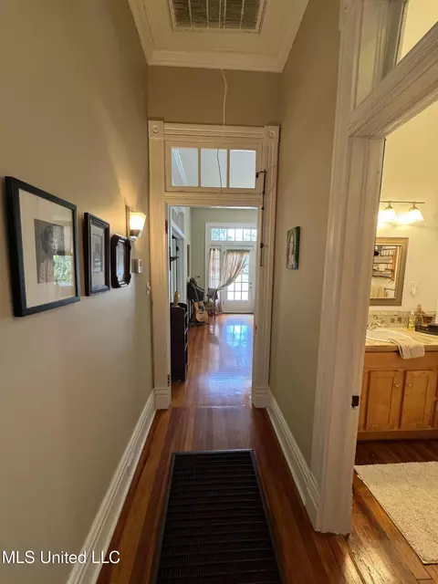 Entry Way - 304 Lambert St, Natchez, MS 39120 photo 2 of 2