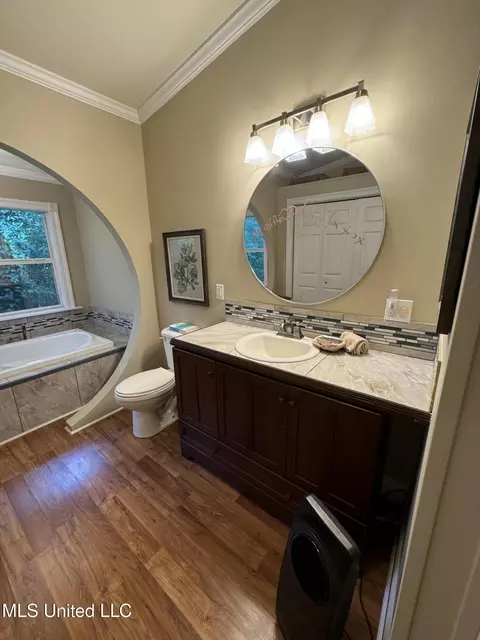Bath - 304 Lambert St, Natchez, MS 39120 photo 4 of 5
