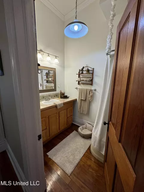 Bath - 304 Lambert St, Natchez, MS 39120 photo 1 of 5