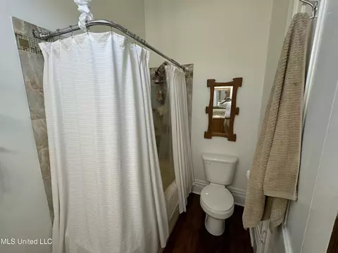 Bath - 304 Lambert St, Natchez, MS 39120 photo 2 of 5