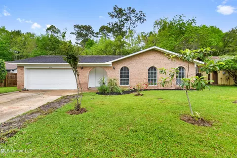 2820 Lawnwood Dr, Ocean Springs, MS 39564