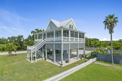 148 Fifth Ave, Pass Christian, MS 39571