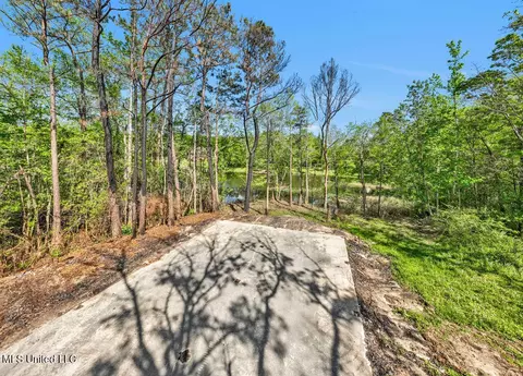 13081 Snug Harbor Rd, Biloxi, MS 39532