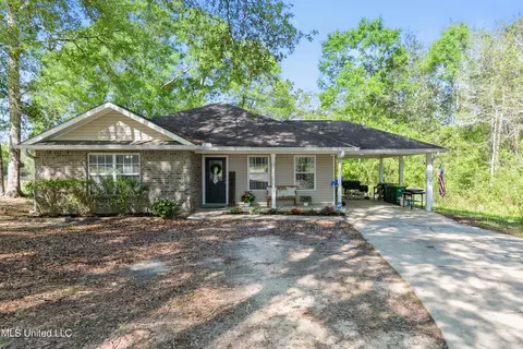 22807 Alamosa Dr, Moss Point, MS 39562