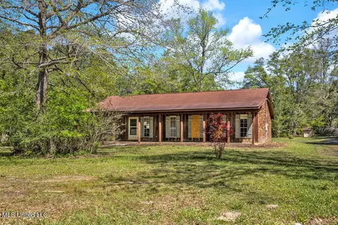 6236 Juniper Dr, Vancleave, MS 39565