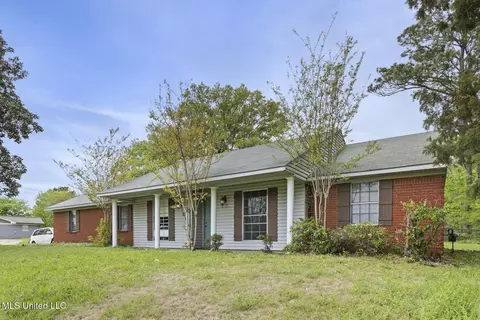 1000 E Northside Dr, Clinton, MS 39056 photo 1