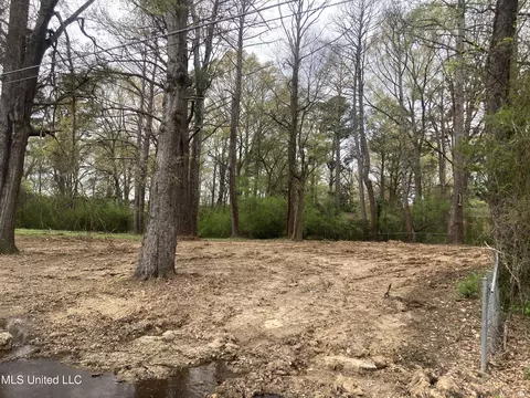 2881 Greenview Dr, Jackson, MS 39212