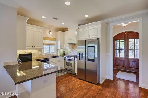 Kitchen - 101 Vinings Dr, Madison, MS 39110 photo 1 of 4
