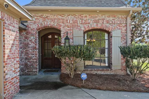Exterior - 101 Vinings Dr, Madison, MS 39110 photo 2 of 14