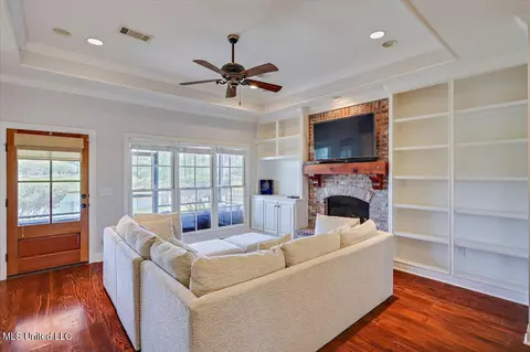 Living - 101 Vinings Dr, Madison, MS 39110 photo 1 of 1