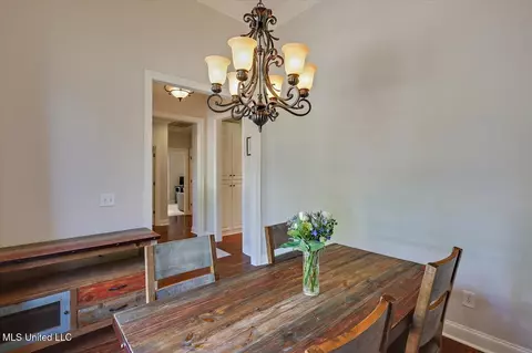 Dining - 101 Vinings Dr, Madison, MS 39110 photo 2 of 2