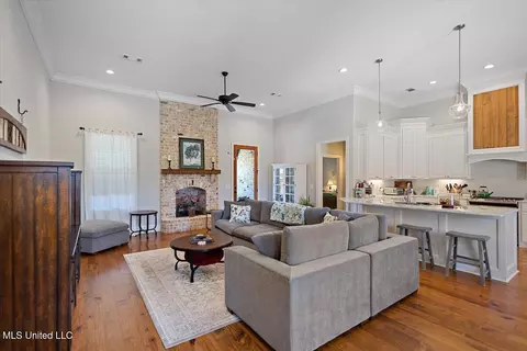 Living - 1110 Keeling Way, Brandon, MS 39047 photo 2 of 3