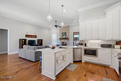 Kitchen - 1110 Keeling Way, Brandon, MS 39047 photo 2 of 3