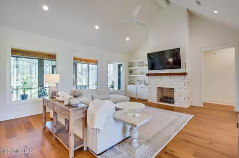 Living - 104 Eastwick Dr, Madison, MS 39110 photo 2 of 3