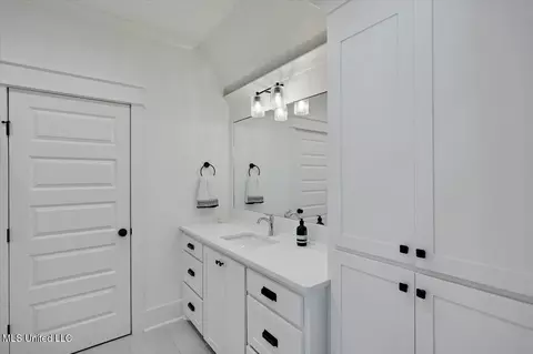 Bath - 104 Eastwick Dr, Madison, MS 39110 photo 5 of 7