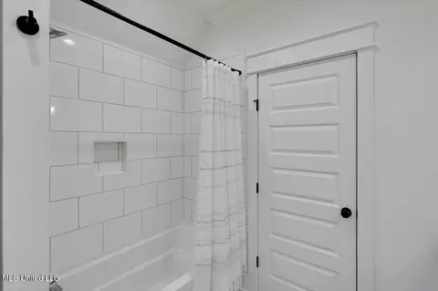 Bath - 104 Eastwick Dr, Madison, MS 39110 photo 6 of 7
