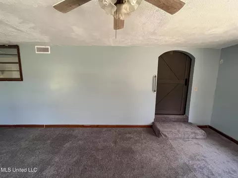 Living - 5020 Barrier Pl, Jackson, MS 39204 photo 2 of 3