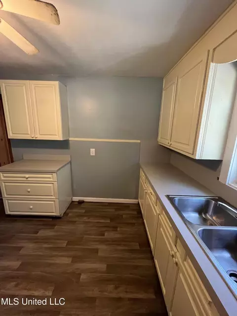 Kitchen - 5020 Barrier Pl, Jackson, MS 39204 photo 2 of 2