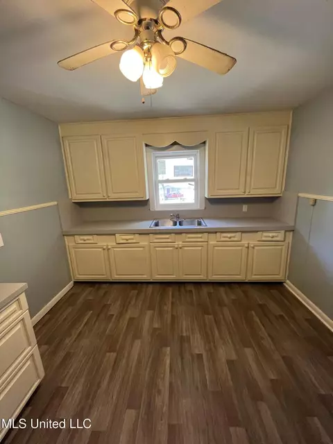 Kitchen - 5020 Barrier Pl, Jackson, MS 39204 photo 1 of 2