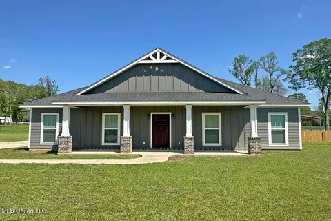 113 Water Oak Dr, Lucedale, MS 39452