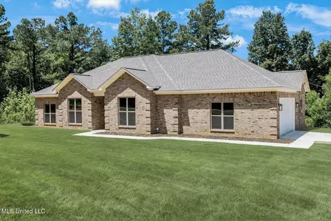 368 Magnolia Cir, Sarah, MS 38665