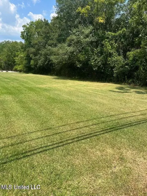 3090 Quave Rd, D'iberville, MS 39540