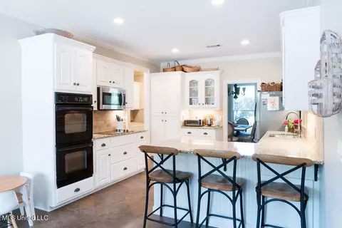 Kitchen - 1192 Windrose Cir, Madison, MS 39110 photo 10 of 12