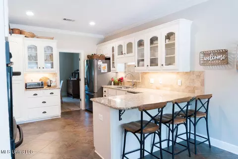 Kitchen - 1192 Windrose Cir, Madison, MS 39110 photo 7 of 12