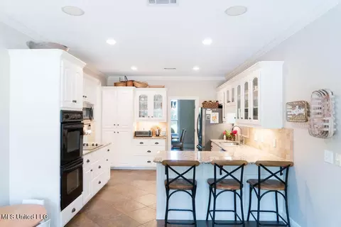 Kitchen - 1192 Windrose Cir, Madison, MS 39110 photo 9 of 12