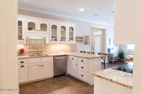 Kitchen - 1192 Windrose Cir, Madison, MS 39110 photo 3 of 12