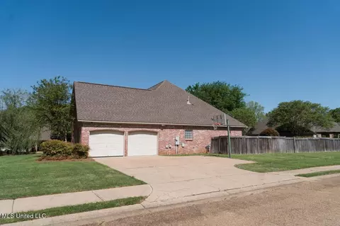 Exterior - 1192 Windrose Cir, Madison, MS 39110 photo 4 of 13