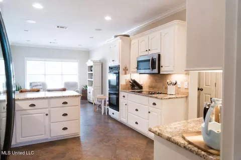 Kitchen - 1192 Windrose Cir, Madison, MS 39110 photo 2 of 12