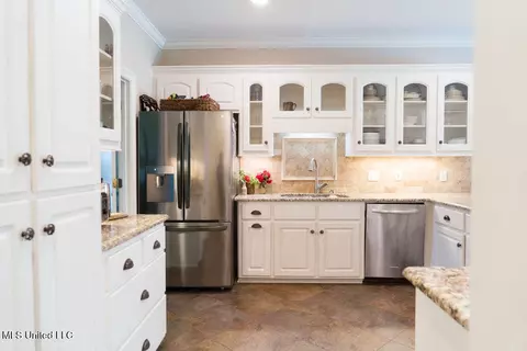 Kitchen - 1192 Windrose Cir, Madison, MS 39110 photo 6 of 12