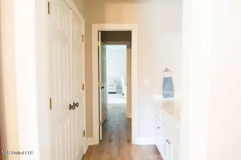 Entry Way - 1192 Windrose Cir, Madison, MS 39110 photo 4 of 5