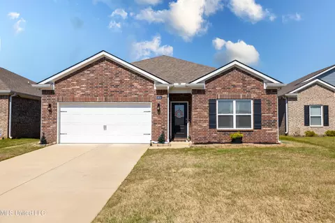 8814 Ruth Ann Cv, Southaven, MS 38671