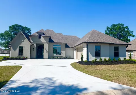 404 Hood Pt, Picayune, MS 39466