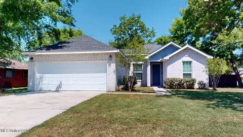 15 Concord Pl, Gulfport, MS 39507
