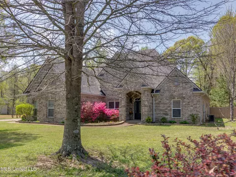 14435 Santa Fe Dr, Olive Branch, MS 38654