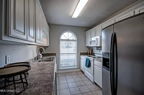 Kitchen - 608 Shadowridge Dr, Brandon, MS 39047 photo 1 of 4