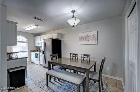 Dining - 608 Shadowridge Dr, Brandon, MS 39047 photo 1 of 2