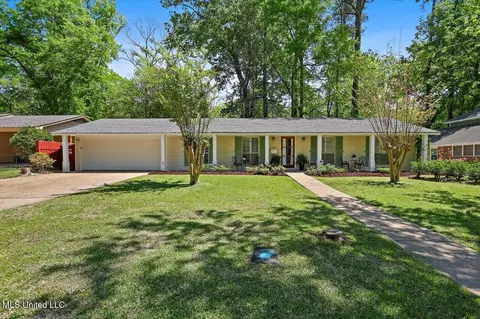 5326 Canton Heights Dr, Jackson, MS 39211
