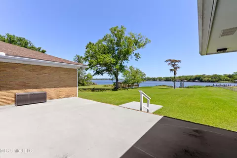5212 Lakeview Dr, Moss Point, MS 39563 photo 25