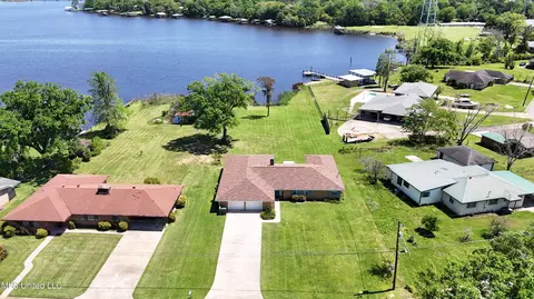 5212 Lakeview Dr, Moss Point, MS 39563 photo 3