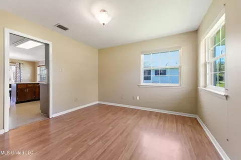 5212 Lakeview Dr, Moss Point, MS 39563 photo 13