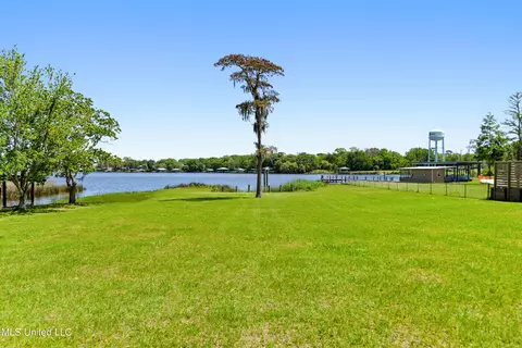 5212 Lakeview Dr, Moss Point, MS 39563 photo 5