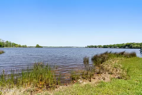 5212 Lakeview Dr, Moss Point, MS 39563 photo 6