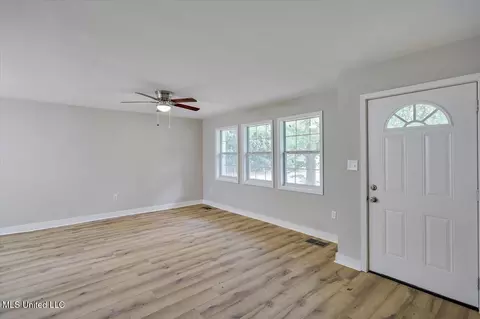 Living - 1234 Adkins Blvd, Jackson, MS 39211 photo 3 of 4