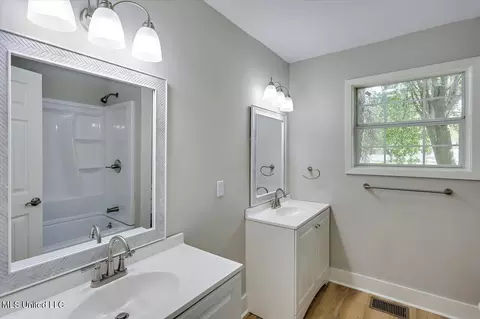 Bath - 1234 Adkins Blvd, Jackson, MS 39211 photo 2 of 3